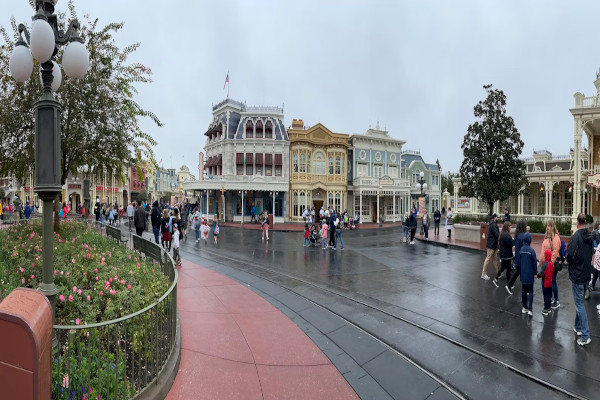 disney's boardwalk, people, buildings